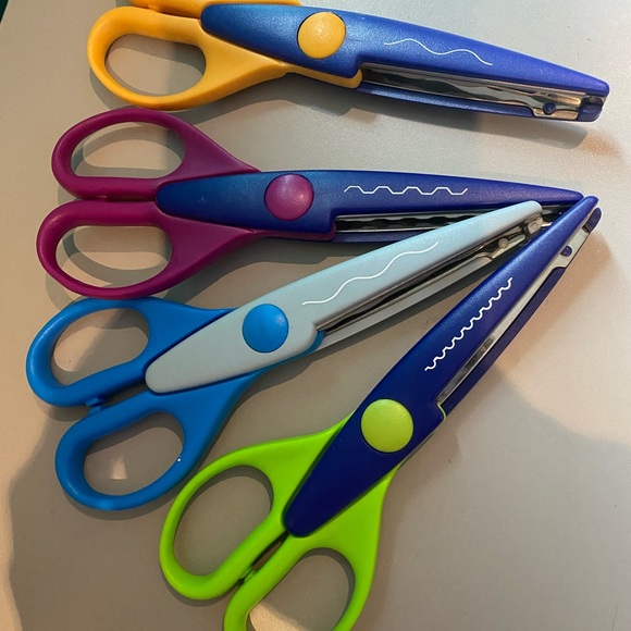 Set of Fiskars Paper Edge Scrapbooking Scissors - Picture 3 of 9